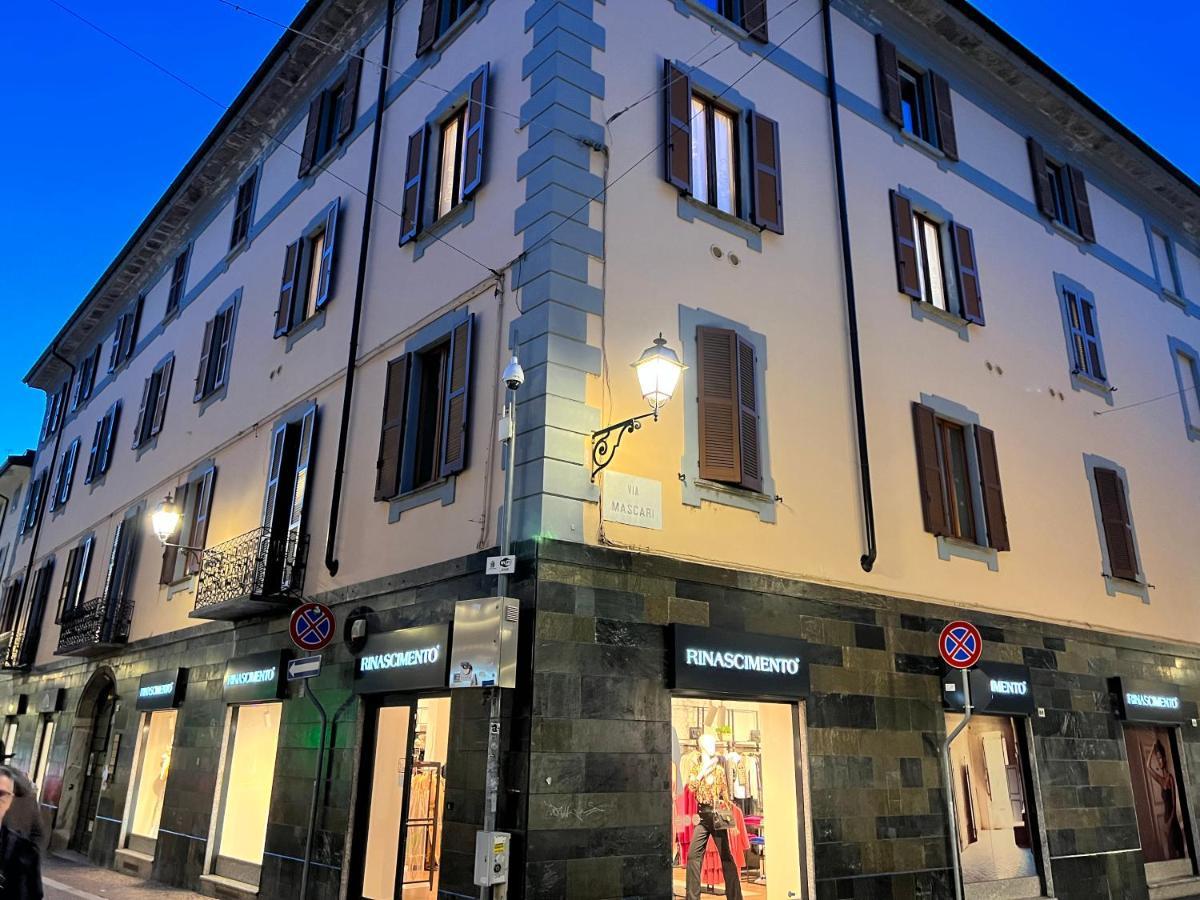 Ferienwohnung Casa Cavour Lecco - Downtown Design Penthouse Exterior foto